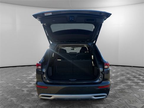 Used 2024 Mitsubishi Outlander SE image 9