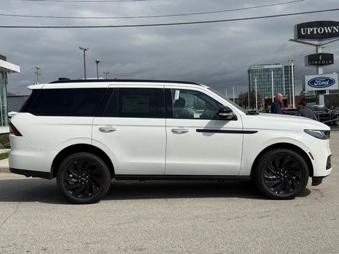 New 2026 Lincoln Navigator Reserve AWD/4WD image 3