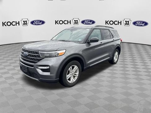 Used 2023 Ford Explorer XLT w/ Equipment Group 202A AWD/4WD image 3