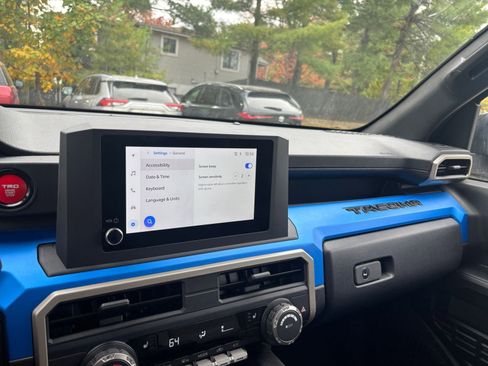 Used 2025 Toyota Tacoma TRD Off-Road image 33