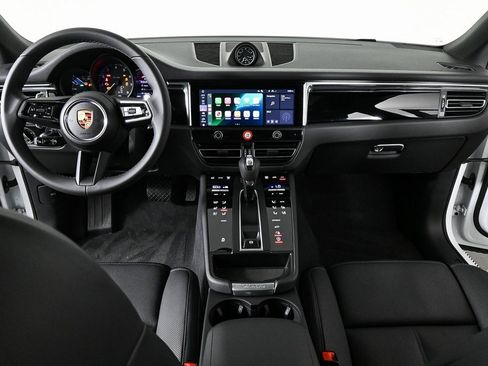 Certified 2025 Porsche Macan AWD image 19