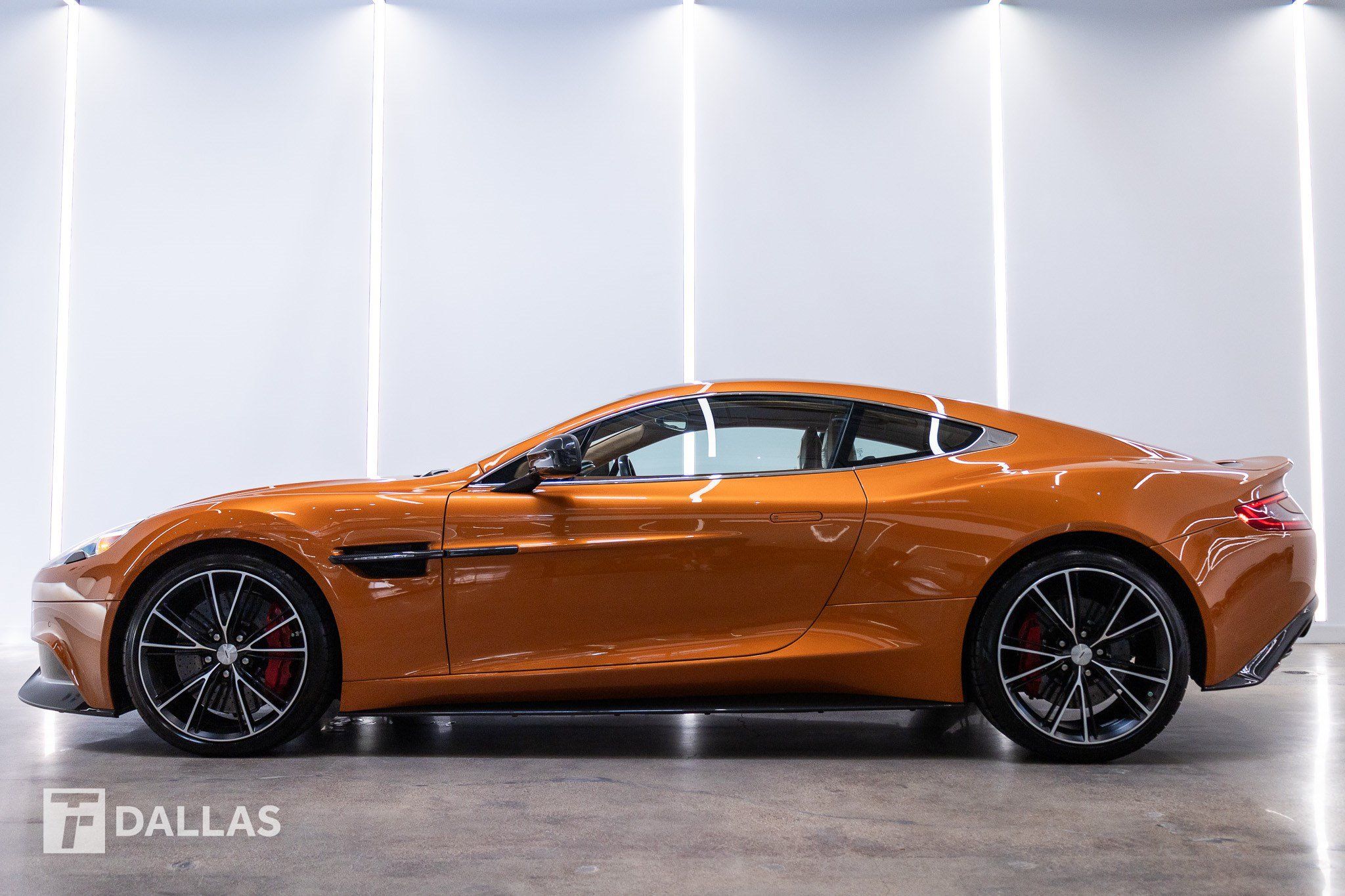 Used 2014 Aston Martin Vanquish Coupe RWD image 1