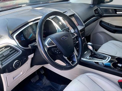 Used 2017 Ford Edge Titanium w/ Equipment Group 301A AWD/4WD image 18