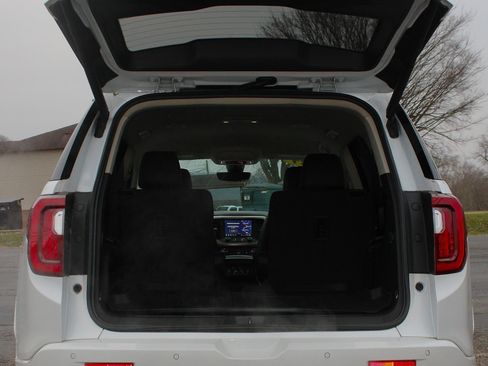 Used 2021 GMC Acadia Denali w/ Denali Technology Package image 12