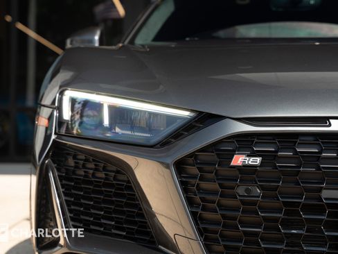 Used 2020 Audi R8 V10 w/ Carbon Exterior Package image 4