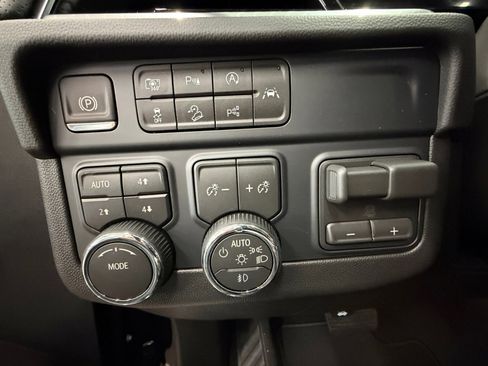 New 2026 Chevrolet Tahoe Premier w/ Sun And Tow Package AWD/4WD image 24