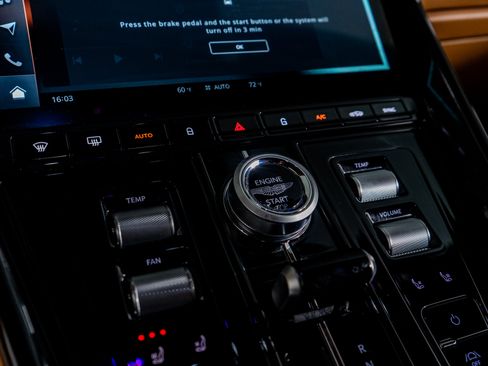 Used 2025 Aston Martin DB12 Coupe image 37