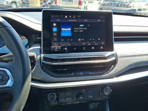 Used 2024 Jeep Compass Latitude image 16