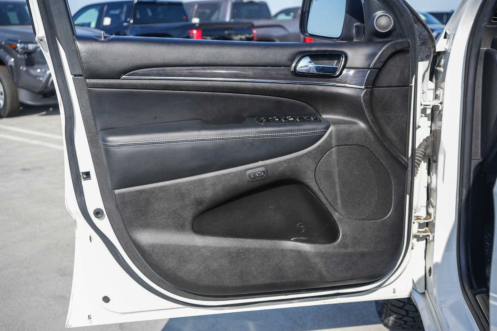 Used 2019 Jeep Grand Cherokee Overland AWD/4WD image 21