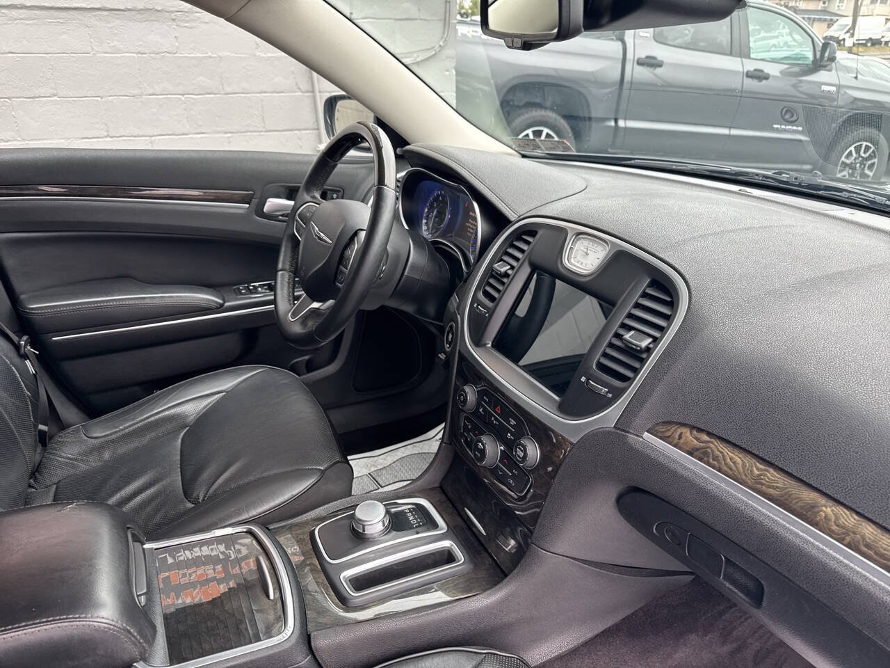 Used 2017 Chrysler 300 C w/ Safetytec Plus Group AWD/4WD image 23