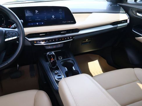 Certified 2024 Cadillac XT4 Luxury FWD image 16