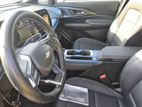 Used 2025 Chevrolet Equinox EV LT w/ Convenience Package image 9