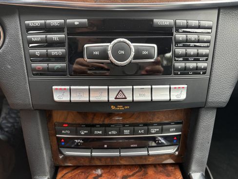 Used 2014 Mercedes-Benz E 250 BlueTEC Sedan image 13