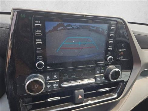 Used 2022 Toyota Highlander L FWD image 14