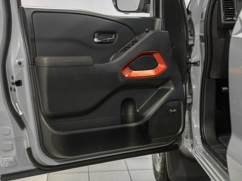 Used 2024 Nissan Frontier PRO-4X w/ Pro Premium Package AWD/4WD image 39