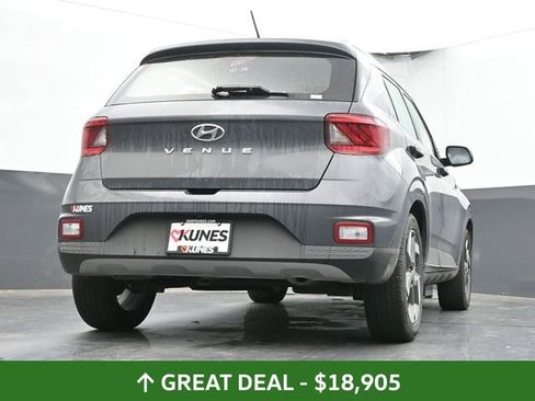 Used 2025 Hyundai Venue SEL image 30