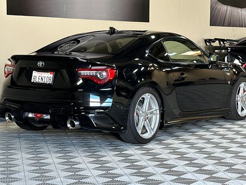Used 2019 Toyota 86 image 4