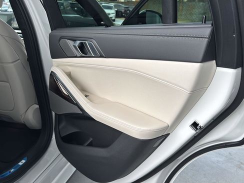New 2026 BMW X6 xDrive40i w/ Executive Package image 13