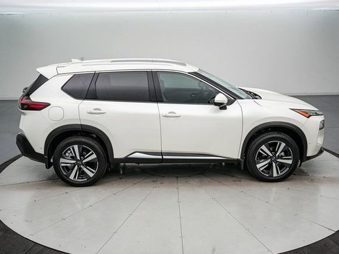 Used 2023 Nissan Rogue SL w/ SL Premium Package image 3
