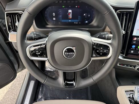 Certified 2025 Volvo XC90 B5 Plus image 23