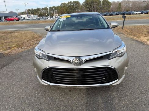 Used 2017 Toyota Avalon XLE image 3