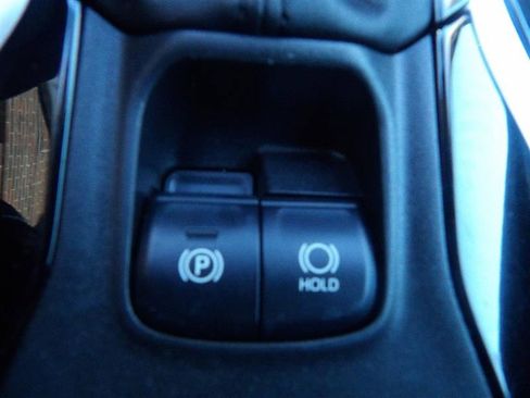 Used 2020 Toyota Corolla LE image 19