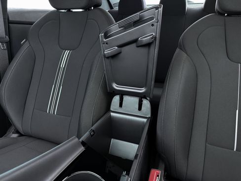 New 2025 Hyundai Elantra SEL image 25