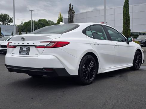 Used 2025 Toyota Camry SE FWD image 5
