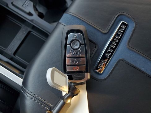 Certified 2025 Ford F250 Platinum image 30