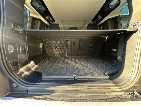 Used 2023 Land Rover Defender 110 S image 36