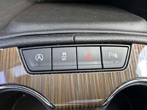 Used 2023 GMC Acadia SLE w/ Driver Convenience Package image 28