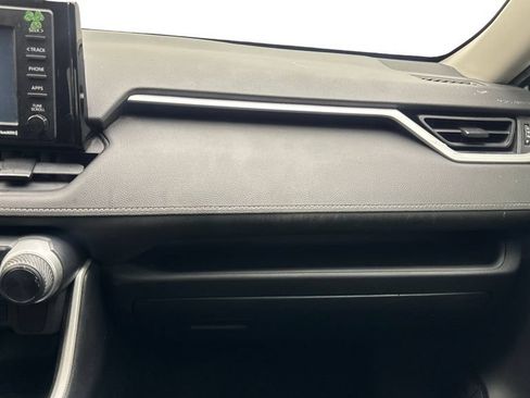 Used 2021 Toyota RAV4 LE FWD image 57