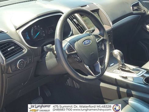 Used 2018 Ford Edge Titanium w/ Technology Package AWD/4WD image 12