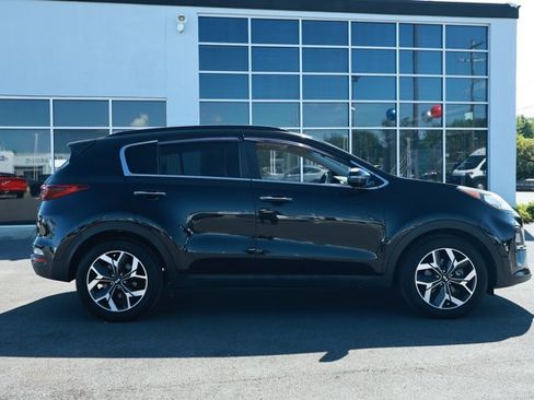 Used 2020 Kia Sportage EX w/ EX Technology Package FWD image 4