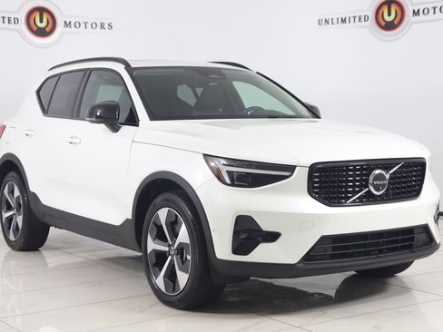 Used 2026 Volvo XC40 B5 Plus AWD/4WD image 21