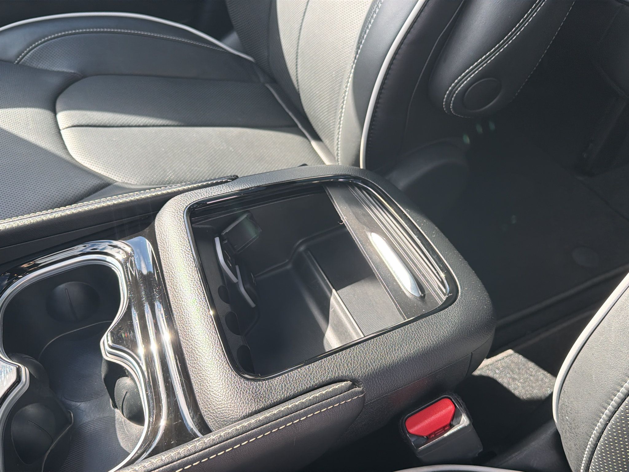 Used 2025 Chrysler Pacifica Limited AWD/4WD image 18
