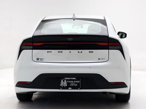 Used 2024 Toyota Prius LE image 8