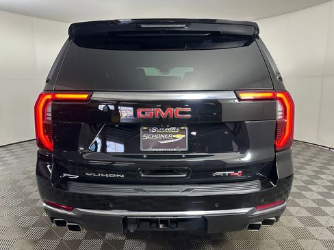Used 2025 GMC Yukon AT4 w/ AT4 Premium Package image 4
