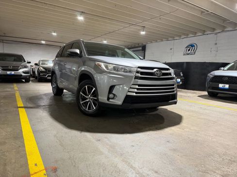 Used 2017 Toyota Highlander XLE w/ Protection Package #3 AWD/4WD image 6