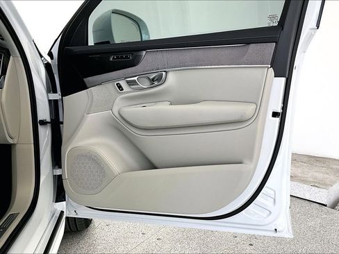 New 2026 Volvo XC90 T8 Ultra w/ Protection Package Premier image 19