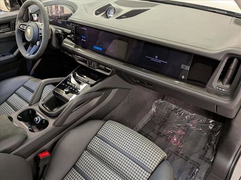 Used 2025 Porsche Cayenne GTS image 24