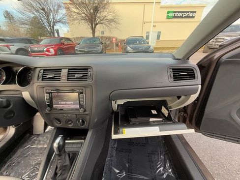 Used 2015 Volkswagen Jetta S image 35