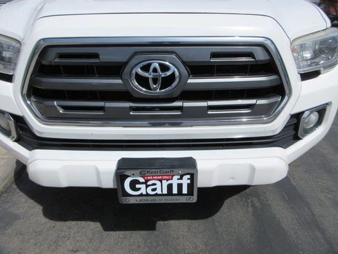 Used 2017 Toyota Tacoma Limited AWD/4WD image 18