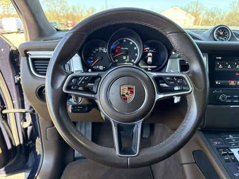 Used 2017 Porsche Macan Turbo image 26
