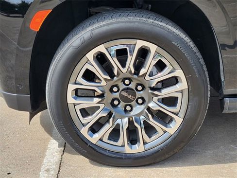 Used 2023 GMC Yukon Denali Ultimate image 10