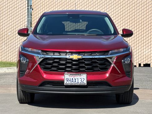 Used 2024 Chevrolet Trax LS w/ LS Convenience Package FWD image 9