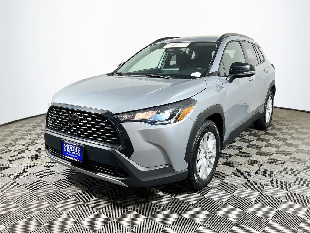 Certified 2025 Toyota Corolla Cross LE FWD image 3