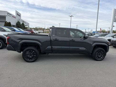 Used 2024 Toyota Tacoma SR5 AWD/4WD image 5
