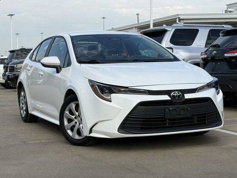 Used 2024 Toyota Corolla LE FWD image 2