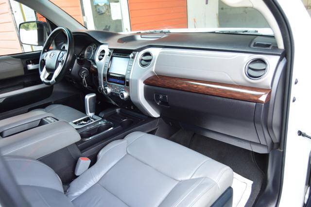 Used 2016 Toyota Tundra Limited w/ Limited Premium Package AWD/4WD image 17